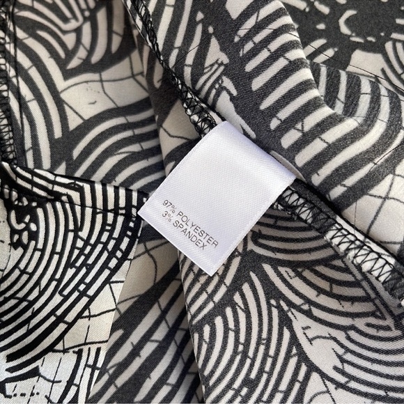 Investments Black and White Abstract Button Down Shirt Size 12 - Picture 11 of 11